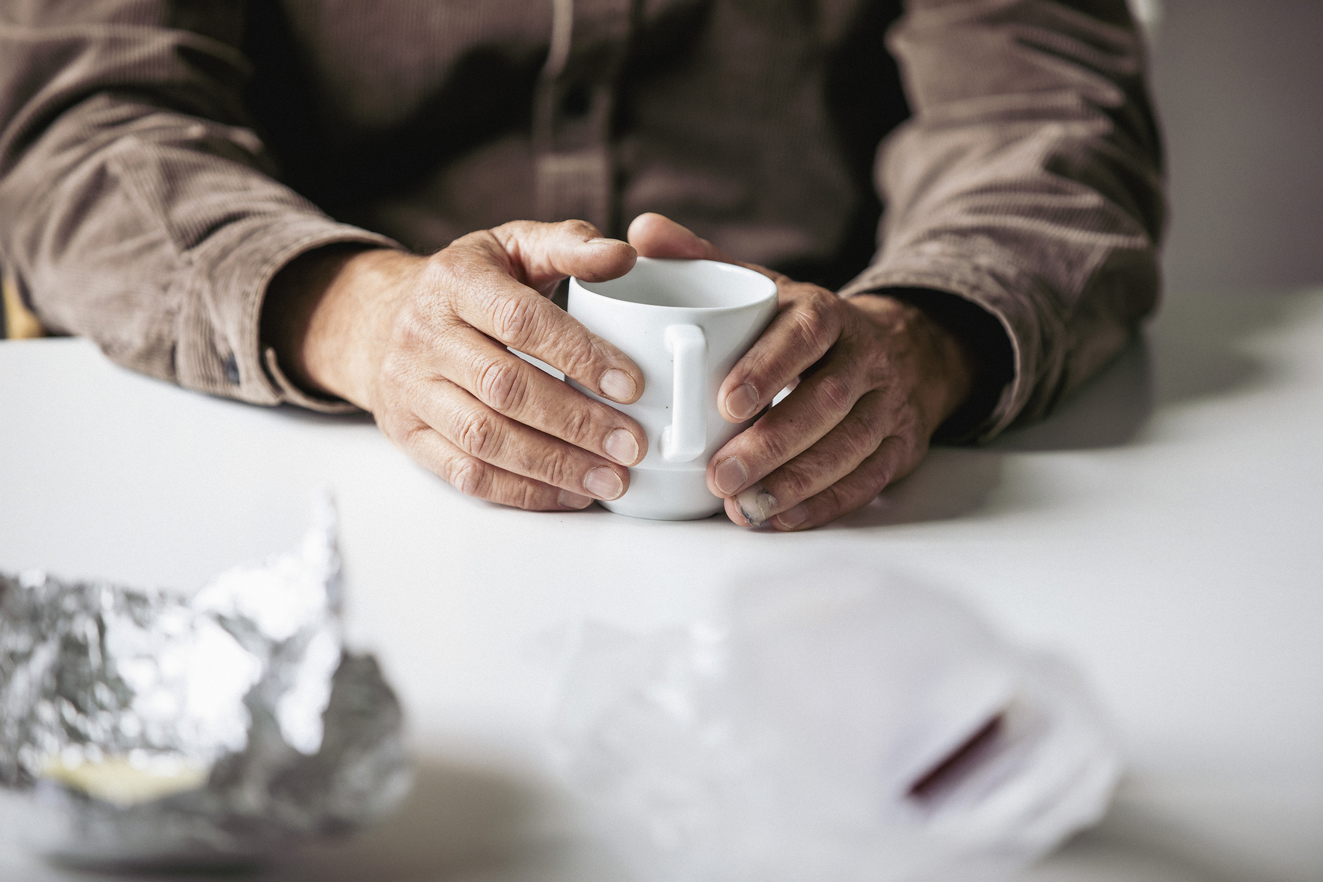 Hænder Om Kaffekop LAE Hænder Om Kaffekop LAE